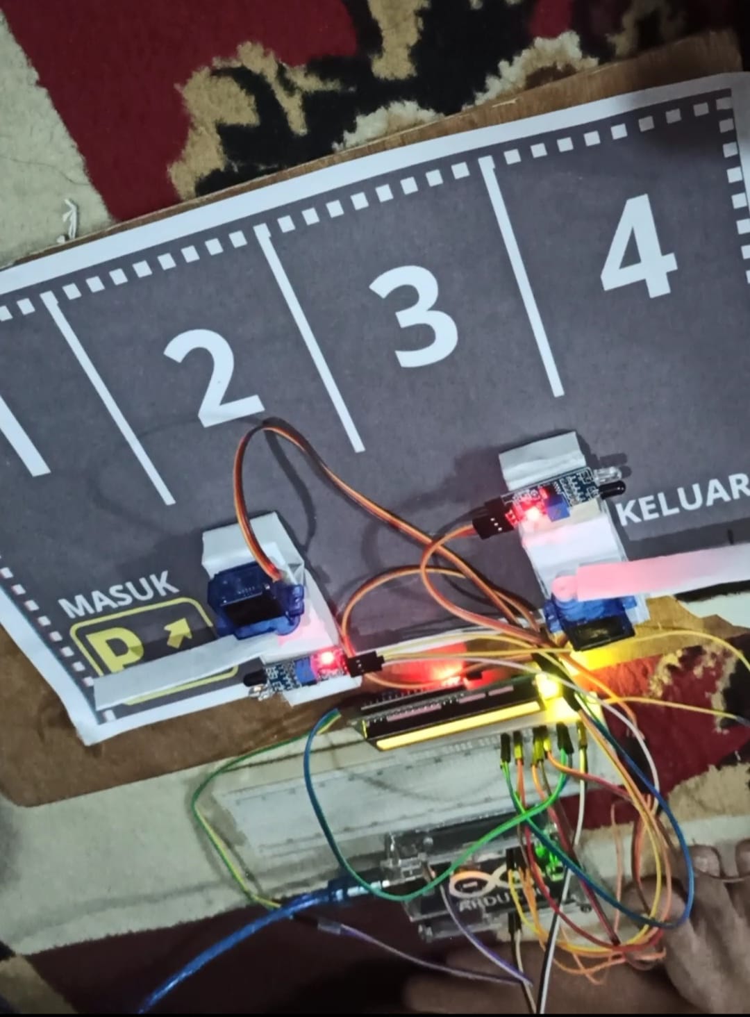 Proyek Arduino Palang Parkir Otomatis
